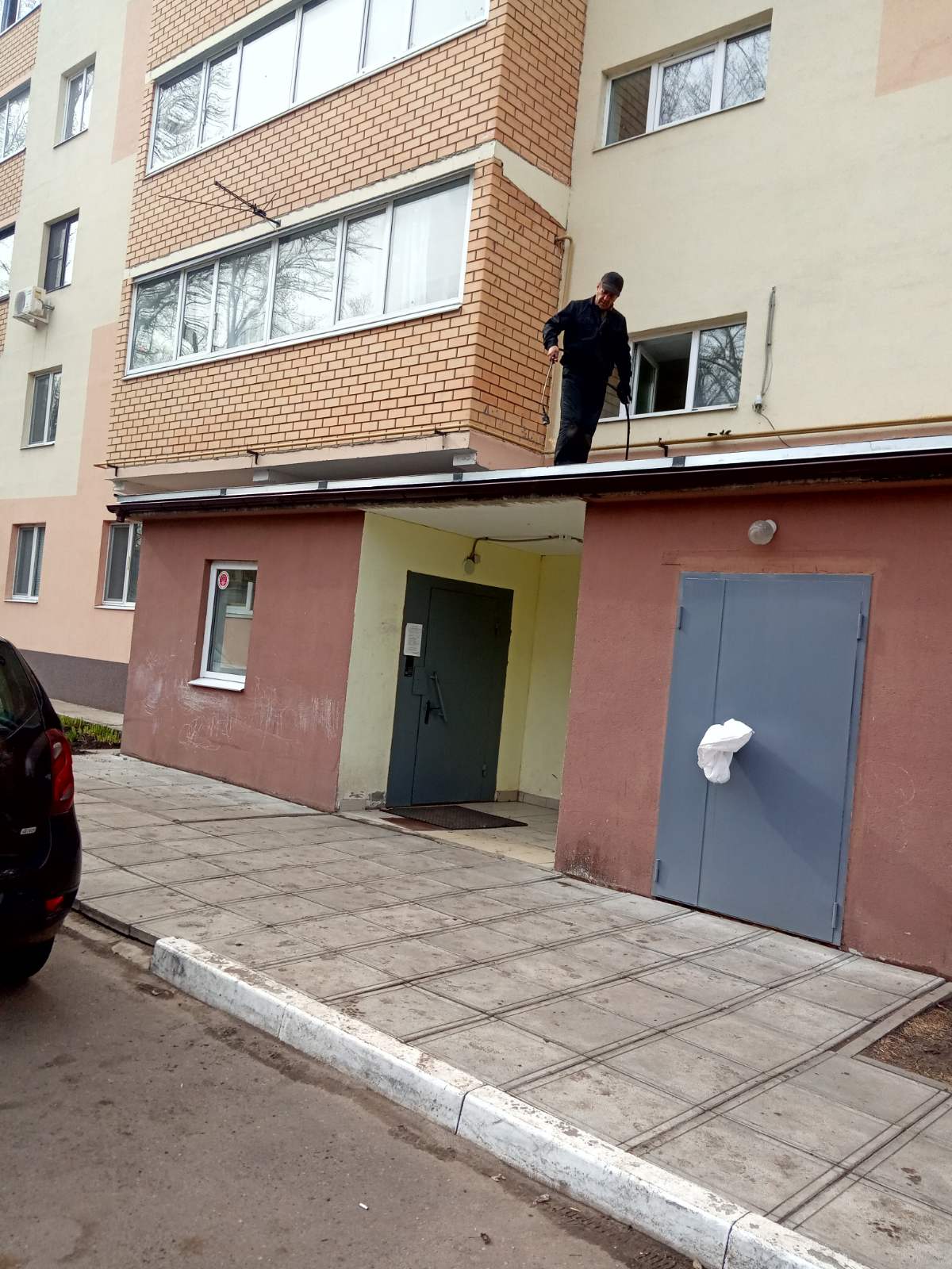 Монтаж организованного водостока и ремонт входной группы