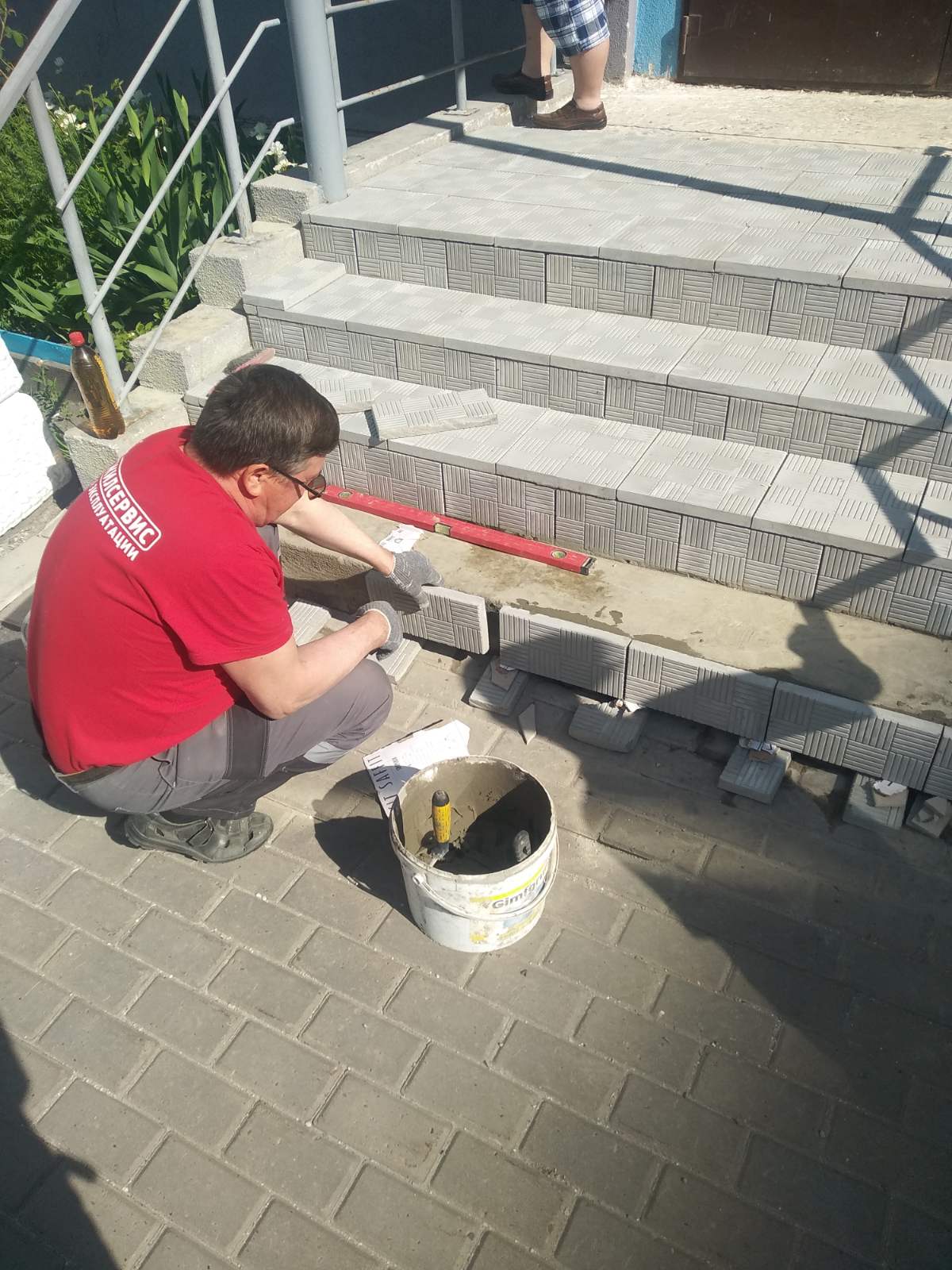 Покрытие крыльца подъезда многоквартирного дома