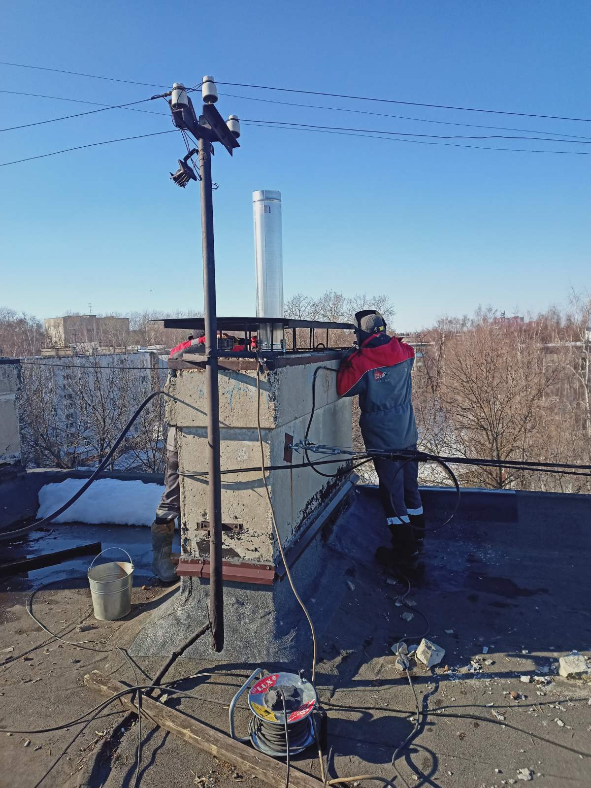 Монтаж дополнительной трубы воздуховода