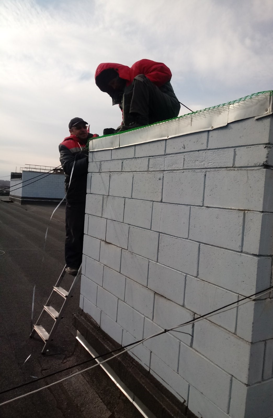 Установка сетки на вентиляционной шахте