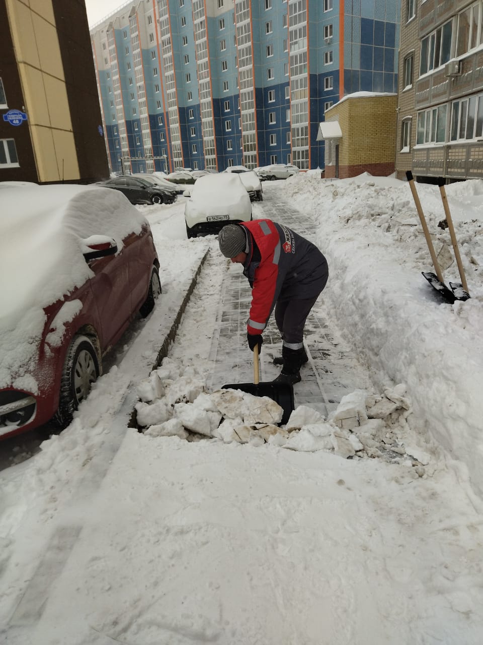 Уборка снега после снегопада