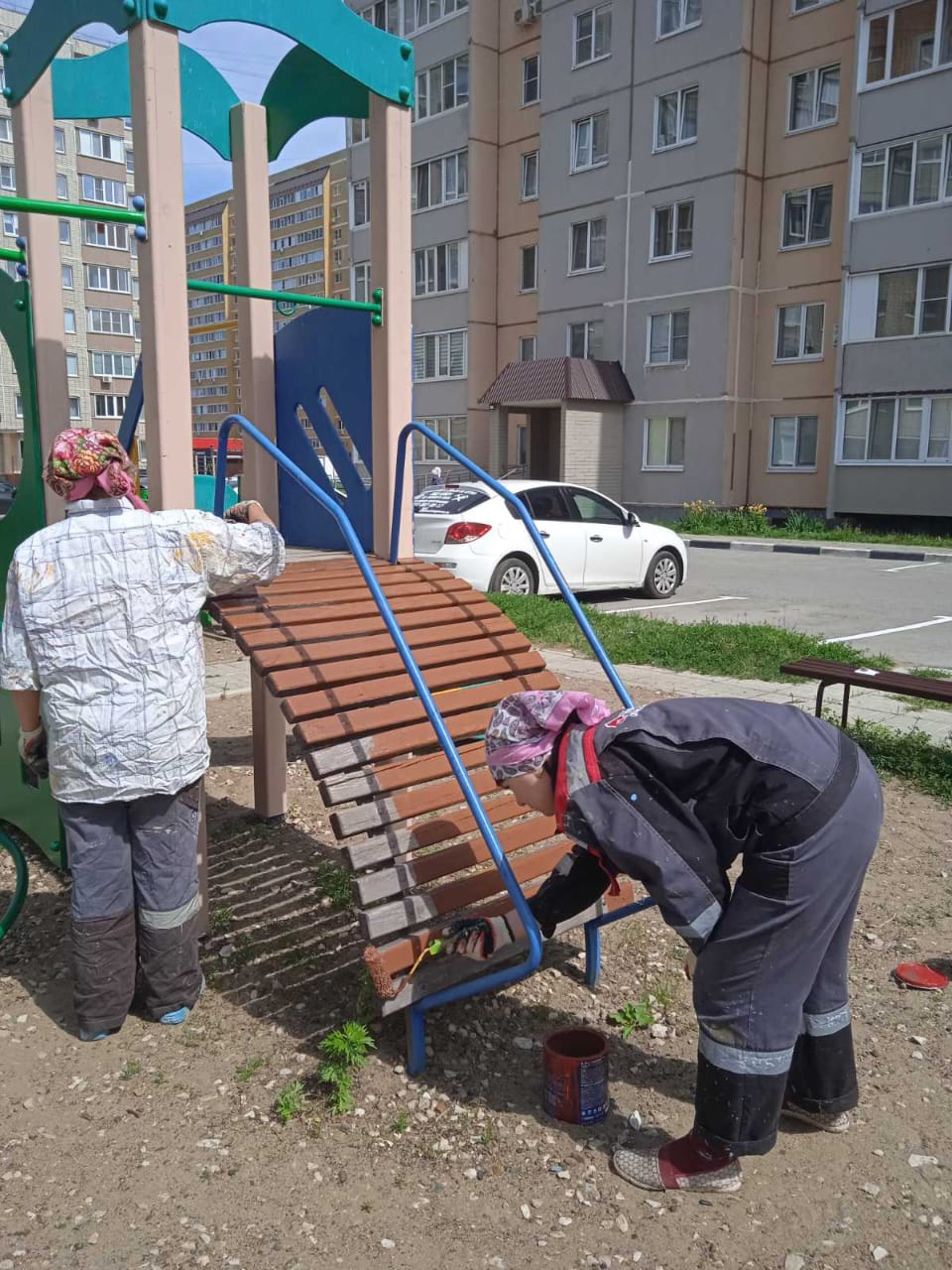 В ухоженном дворе приятно играть и отдыхать