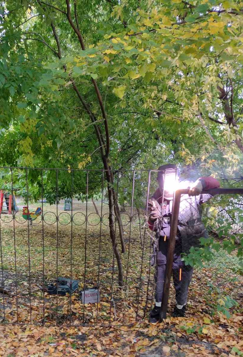 Ограждение многоквартирного дома