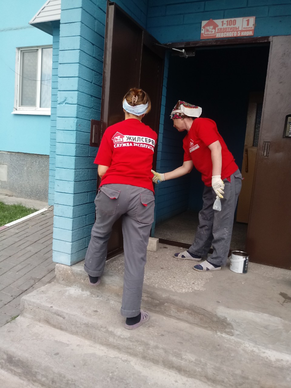 Покраска входных дверей