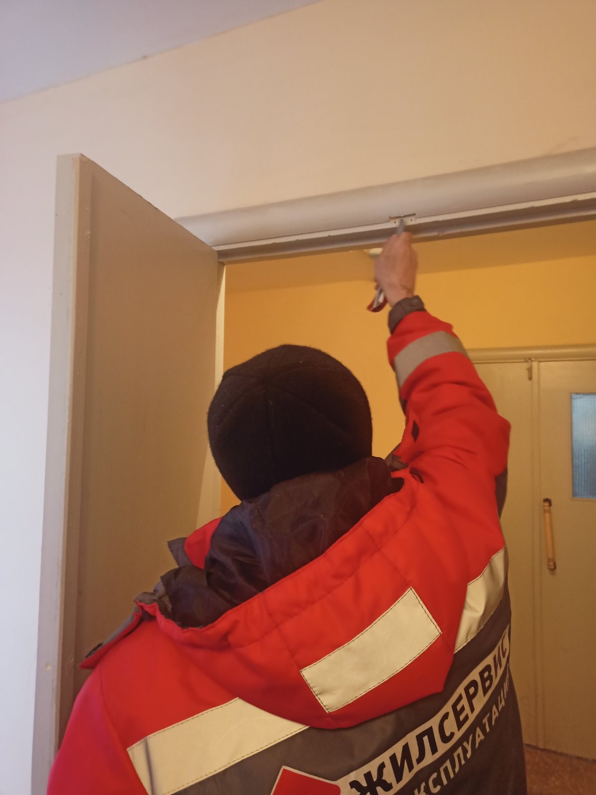 Эксплуатационные нагрузки дверного полотна и фурнитуры