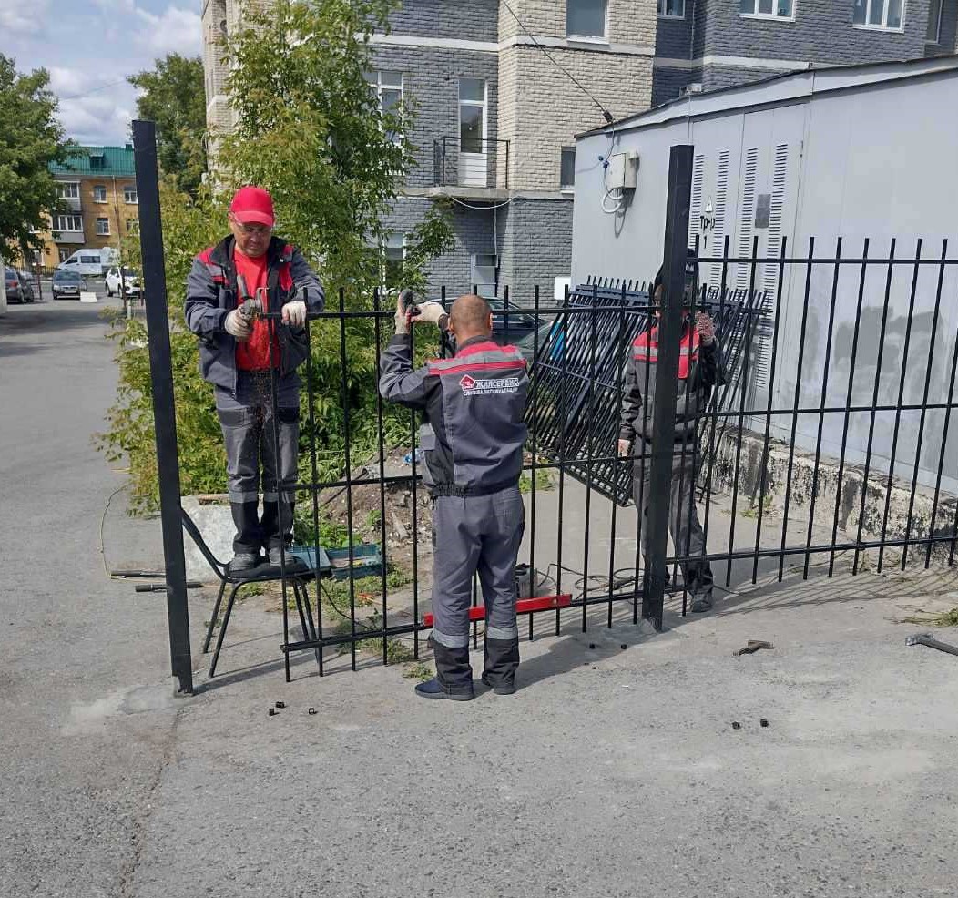 Ограждение двора