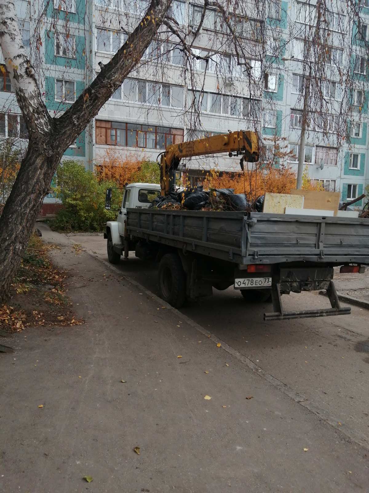 Уборка опавшей листвы