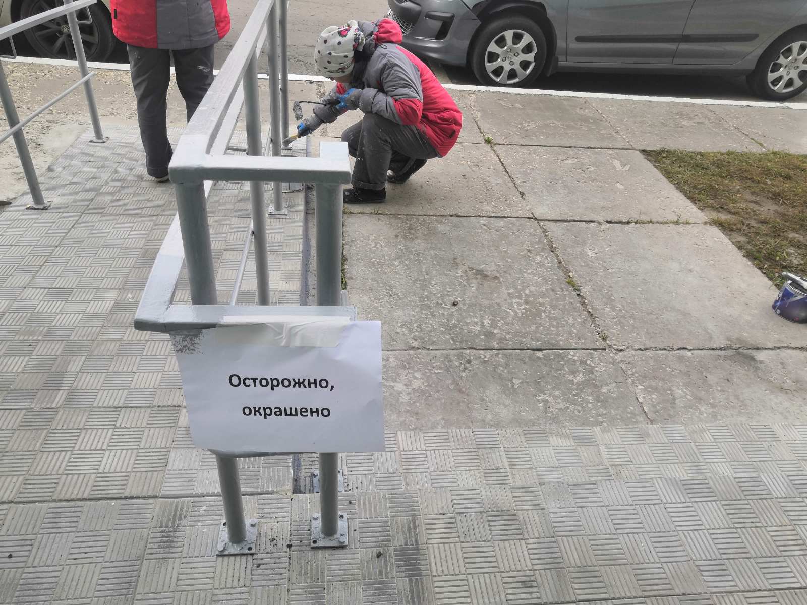 Обновление окрасочного слоя малых архитектурных форм