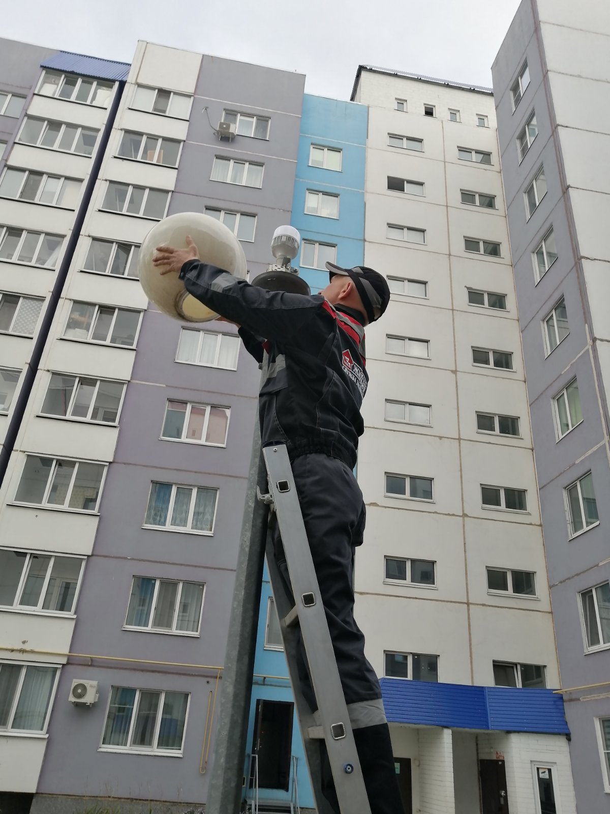 Замена ламп освещения уличных светильников
