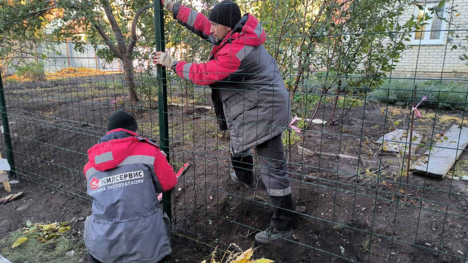 Ограждение двора многоквартирного дома