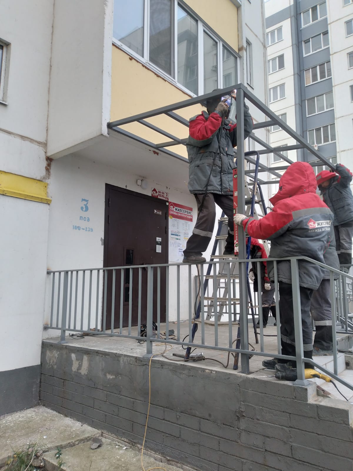 Изготовление и монтаж металлоконструкций навесов
