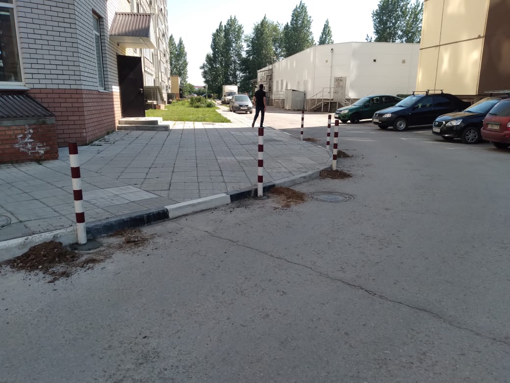 Столбы-ограничители тротуара 