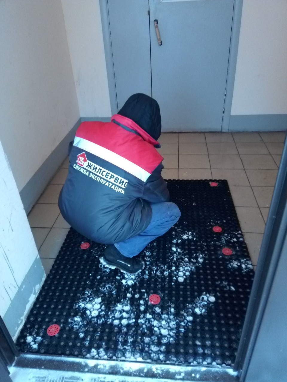 Монтаж противоскользящего покрытия 