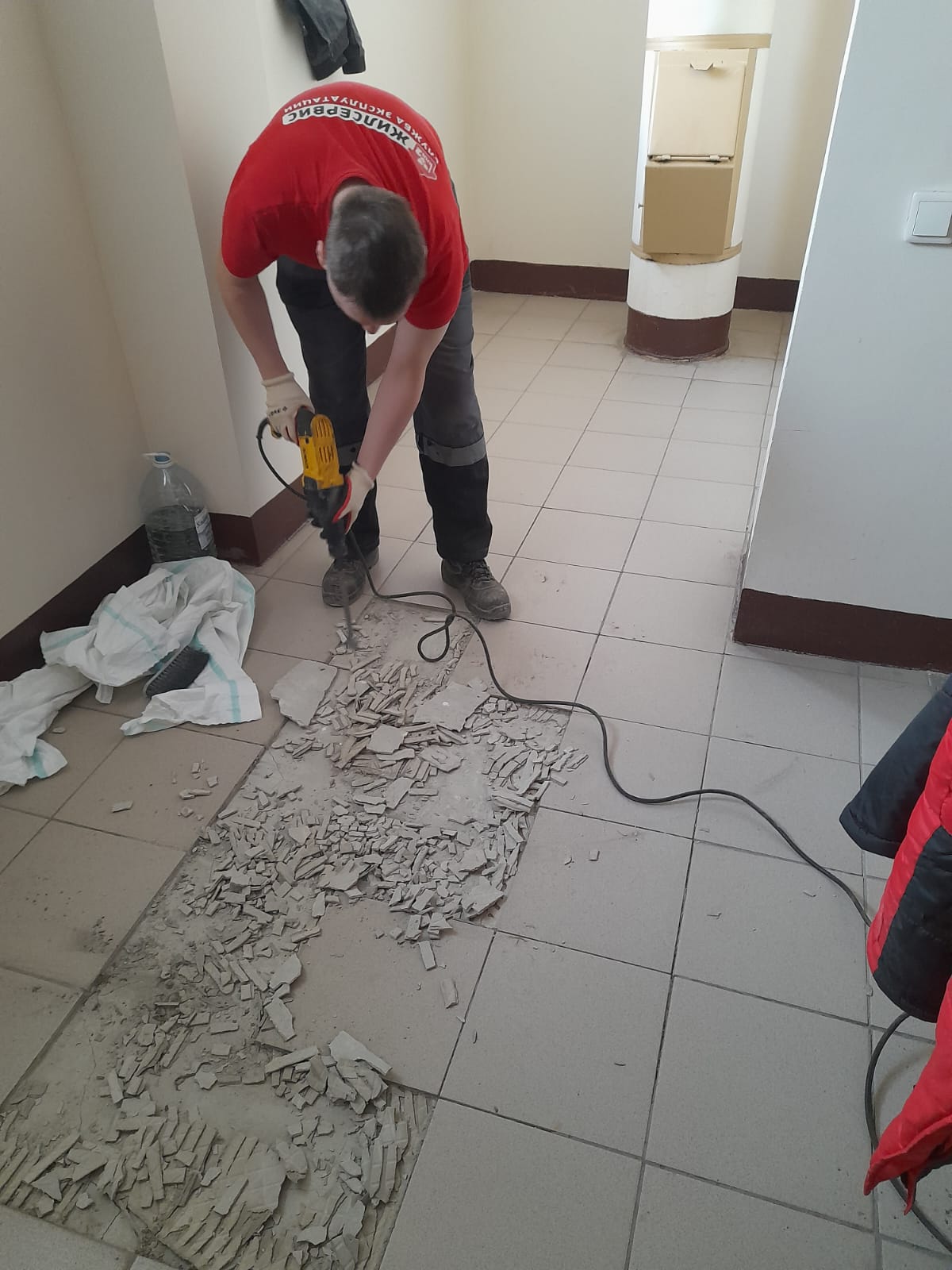 Ремонт напольного плиточного покрытия