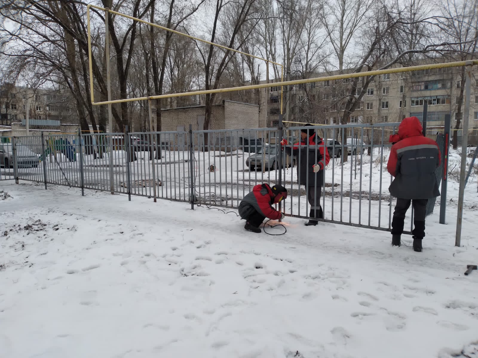 Ограждение двора