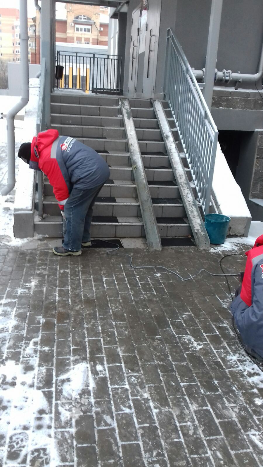 Монтаж противоскользящего покрытия