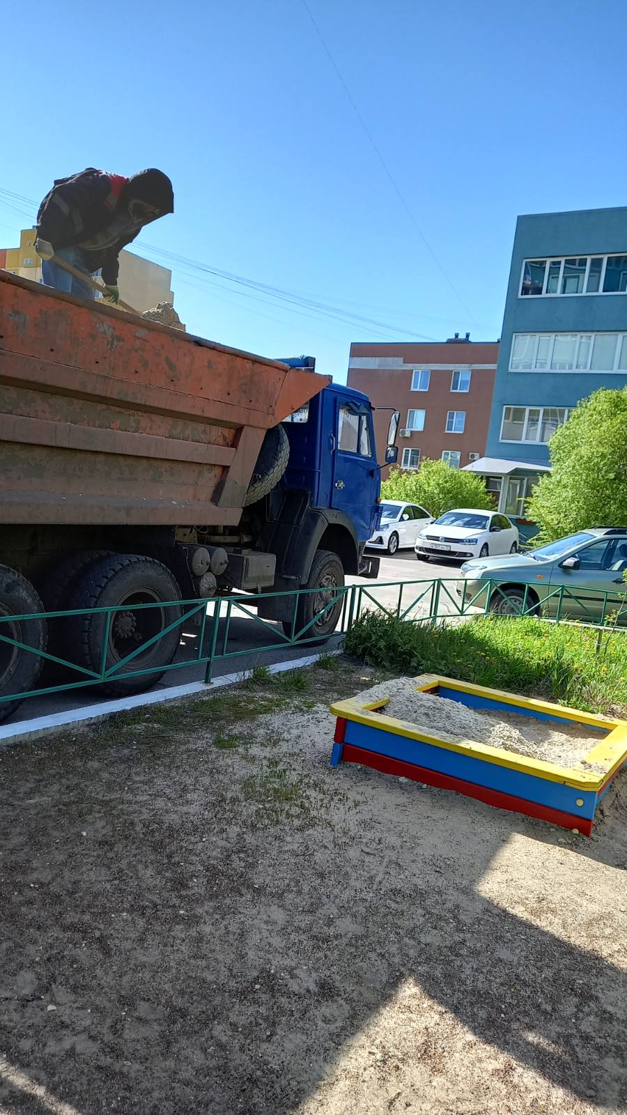 Замена песка в песочницах