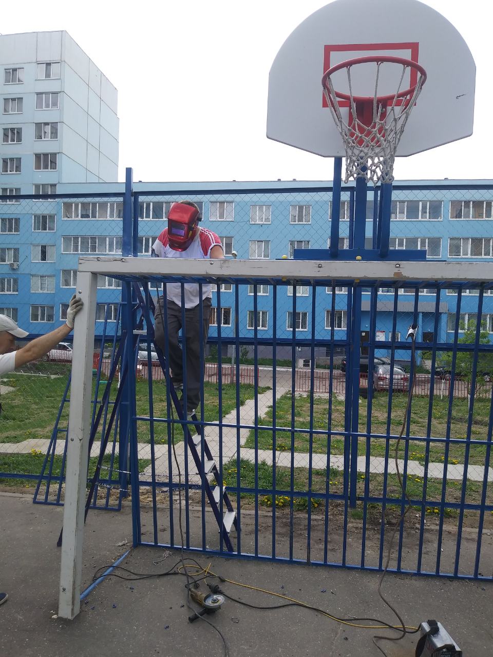 Монтаж ограждения спортивной площадки