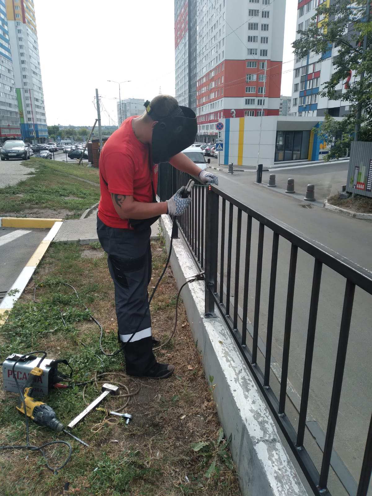 Ограждение многоквартирного дома