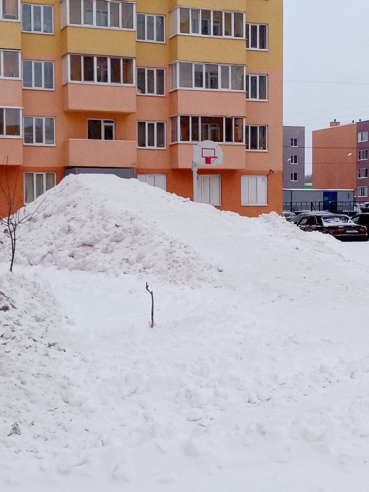 Горка для катания во дворе