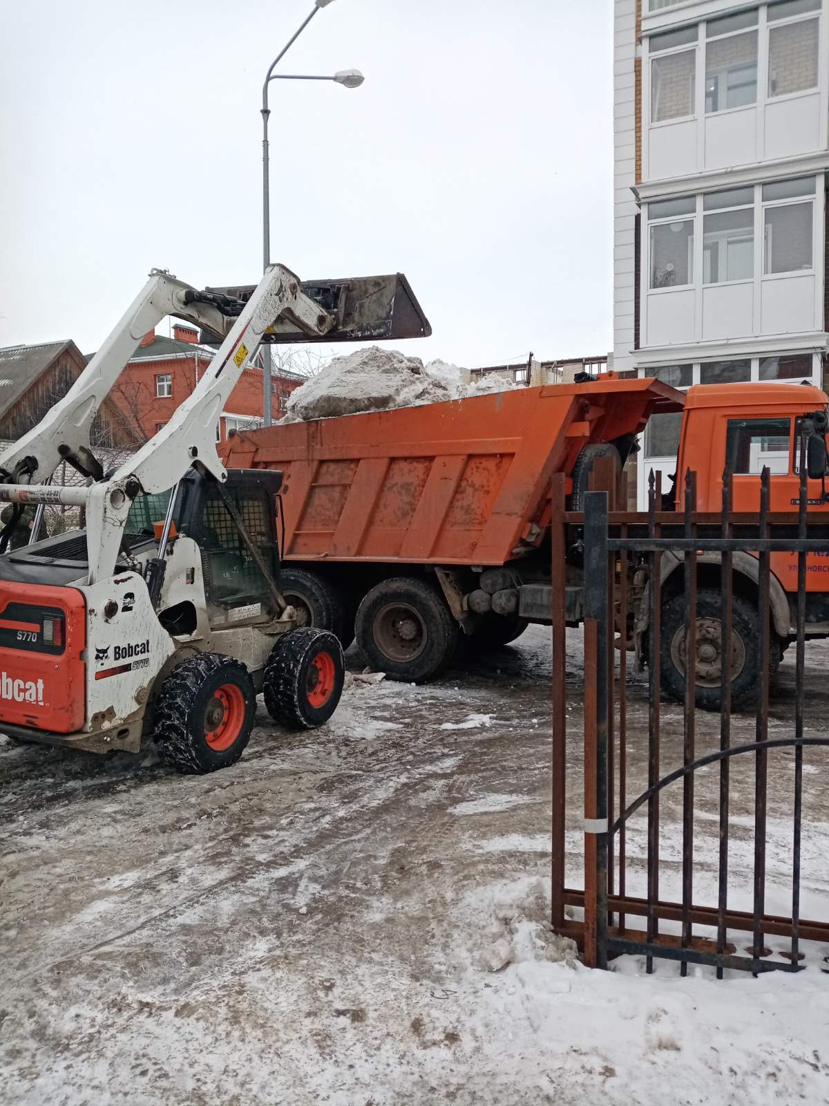 Уборка с вывозом снега