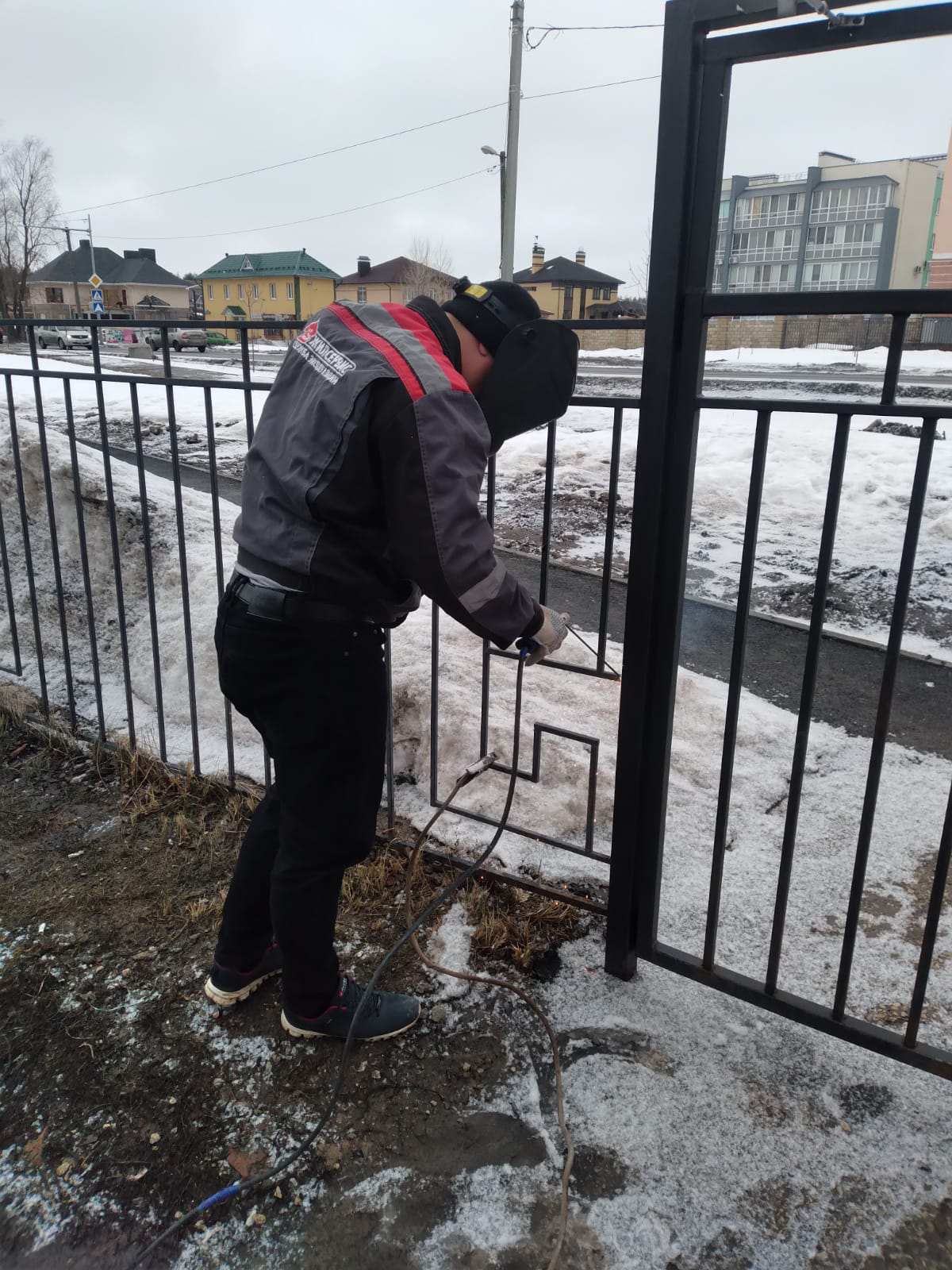 Контроль за доступом на территорию двора