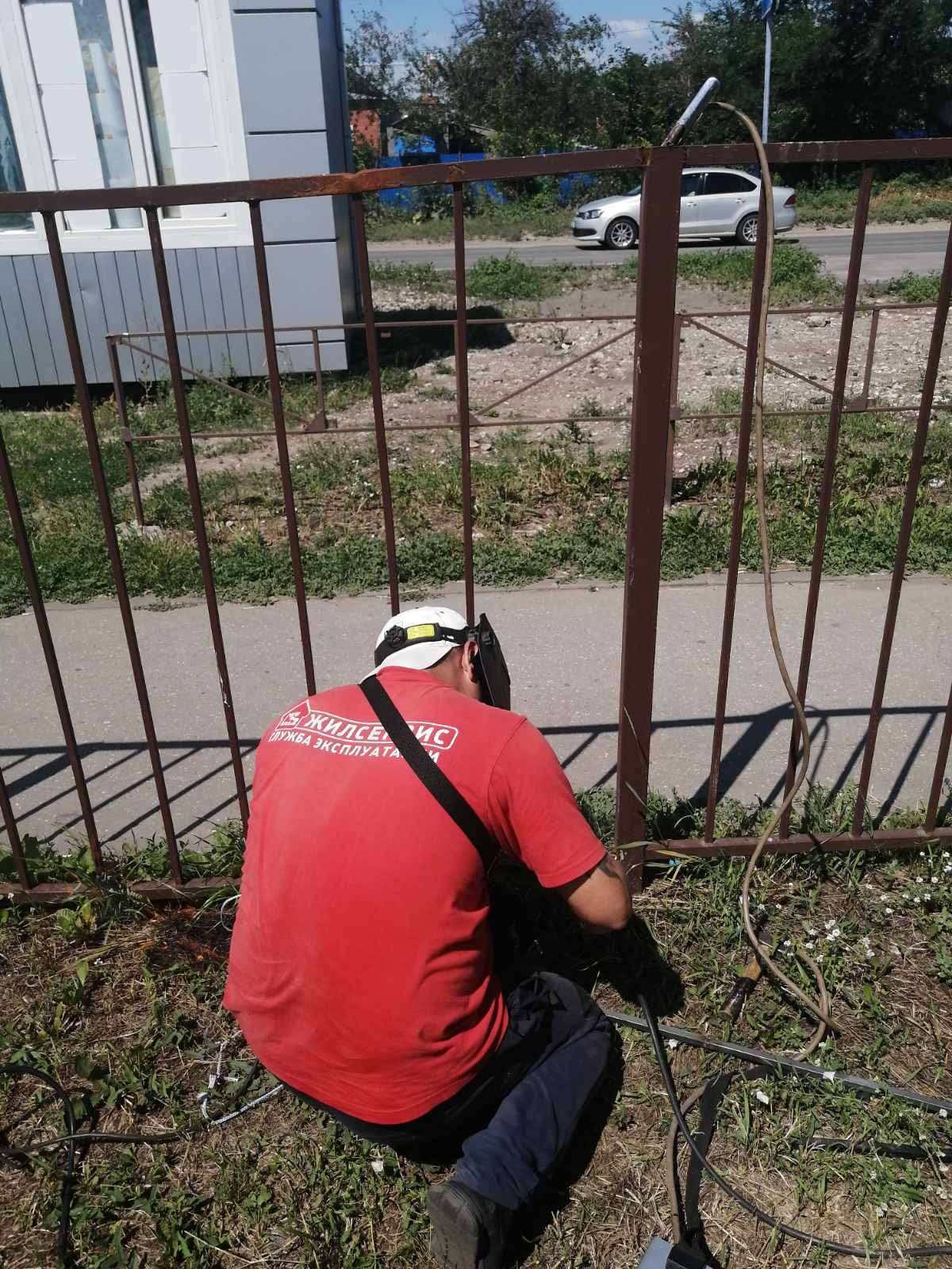 Призываем всех внимательно и бережно относиться к своим домам и дворам