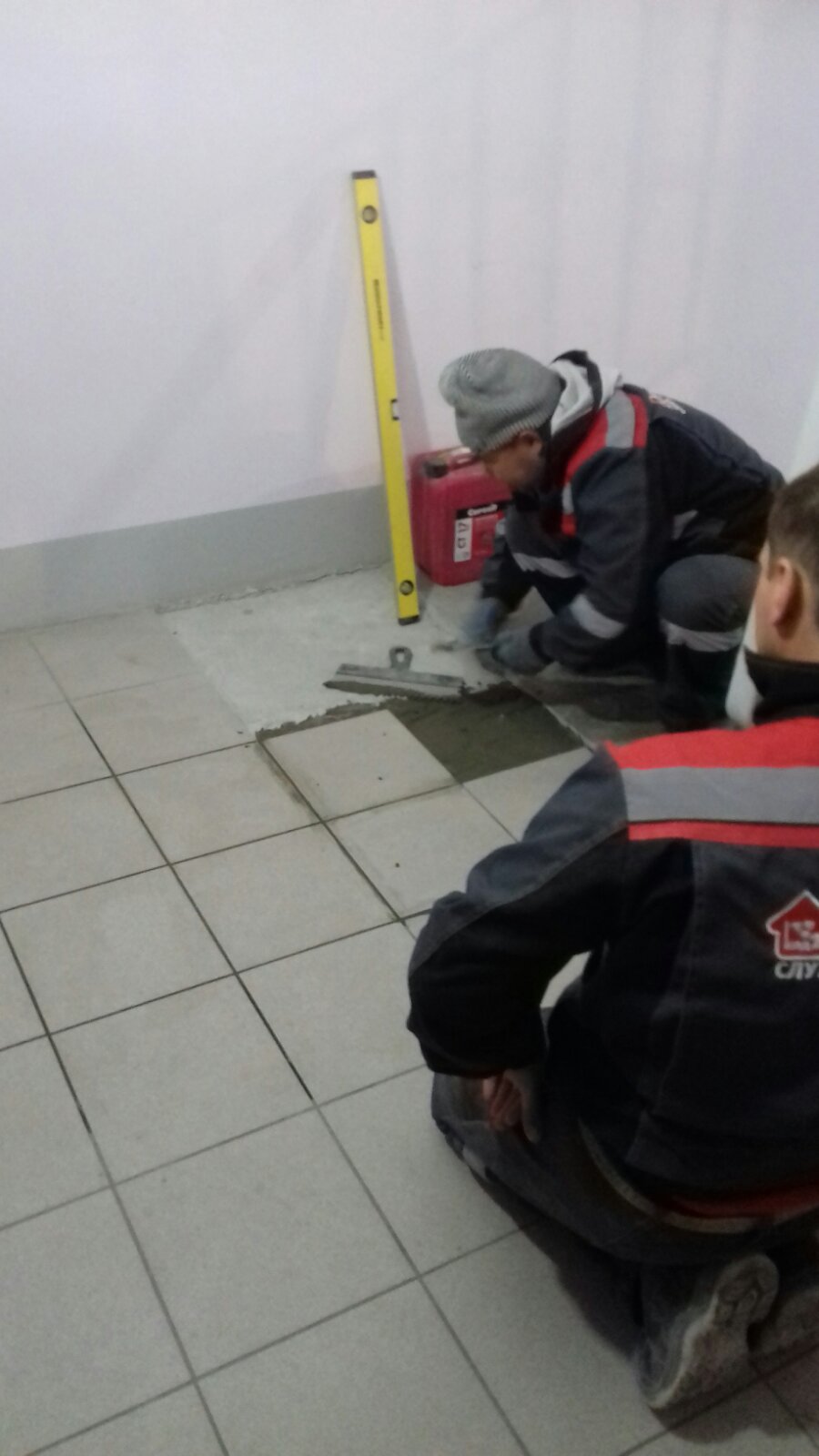 Ремонт напольного покрытия в подъезде