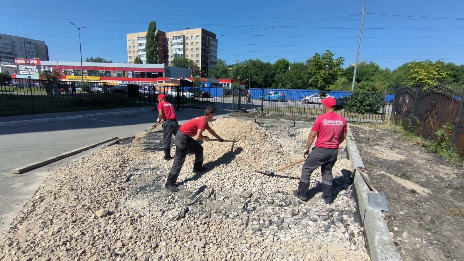 Работы по благоустройству двора