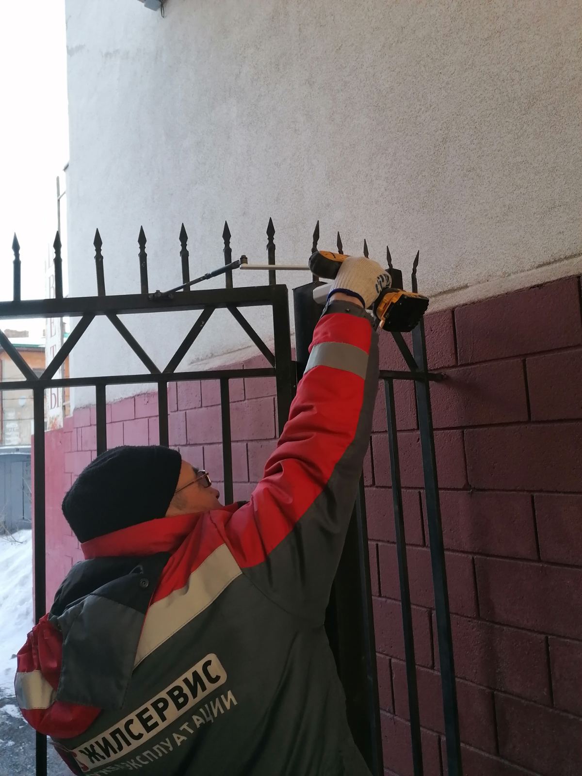 Автоматическое закрывание калитки